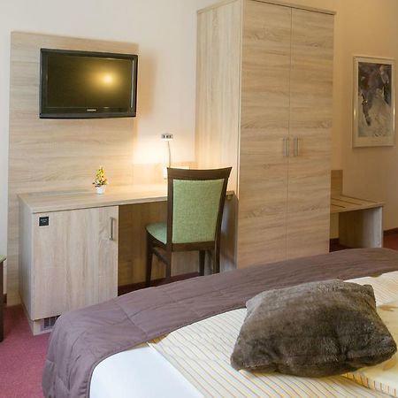 Hotel Zur Post In Вурцен Экстерьер фото