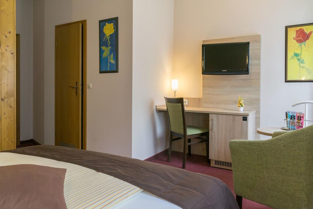 Hotel Zur Post In Вурцен Экстерьер фото