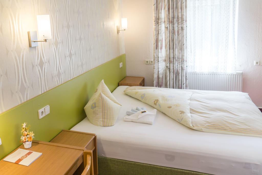 Hotel Zur Post In Вурцен Экстерьер фото