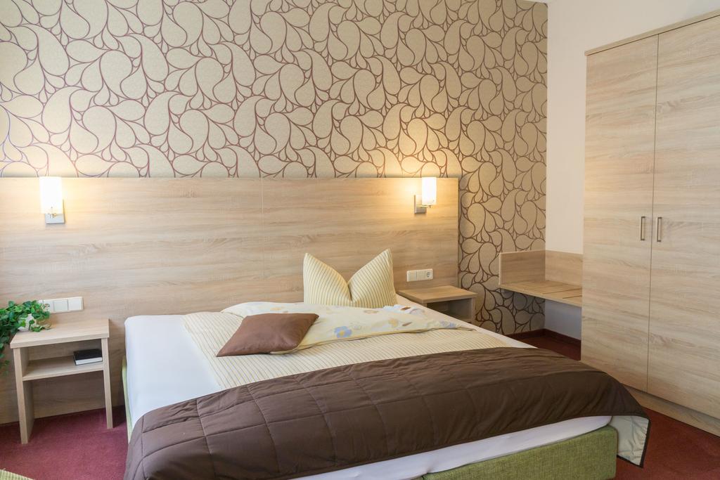 Hotel Zur Post In Вурцен Экстерьер фото