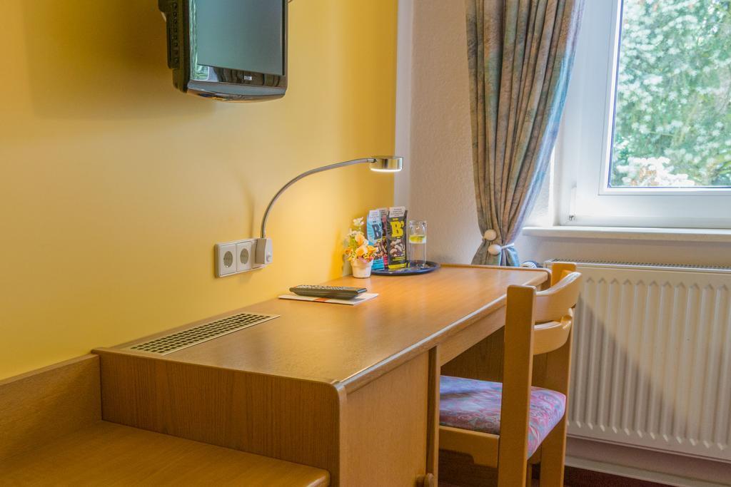 Hotel Zur Post In Вурцен Экстерьер фото