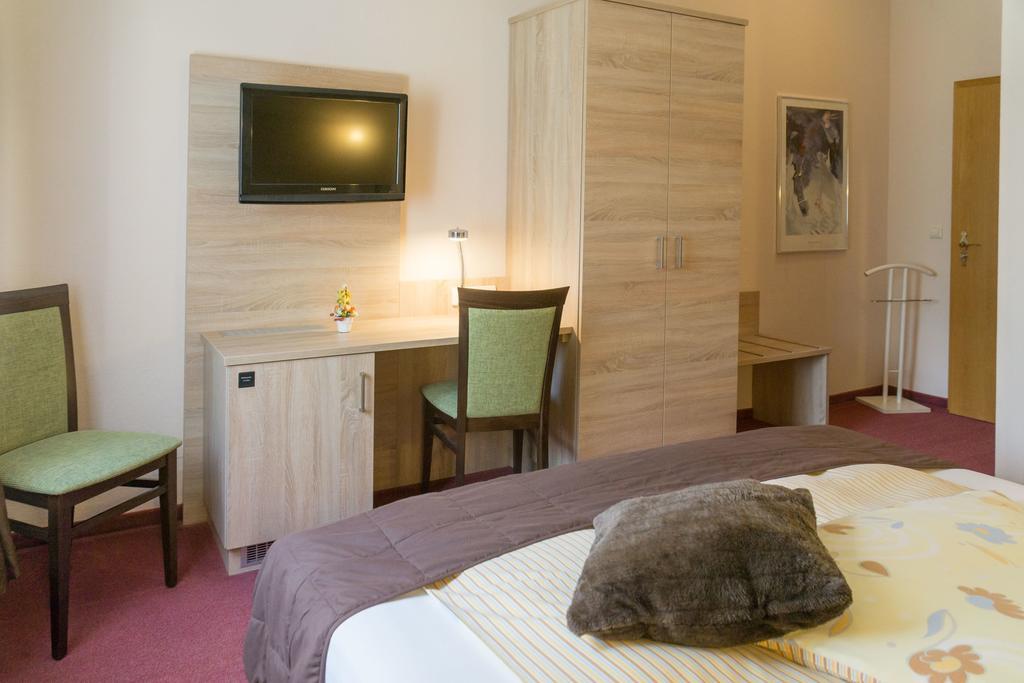 Hotel Zur Post In Вурцен Экстерьер фото