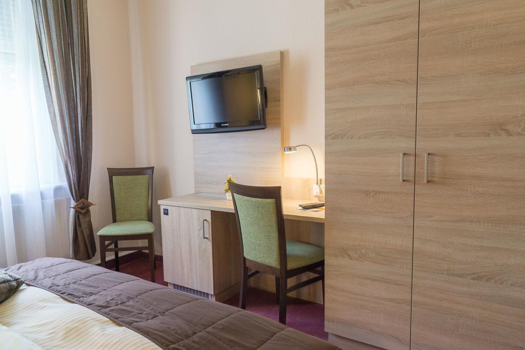 Hotel Zur Post In Вурцен Экстерьер фото
