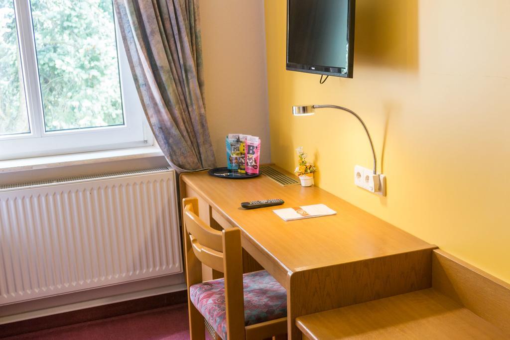 Hotel Zur Post In Вурцен Экстерьер фото