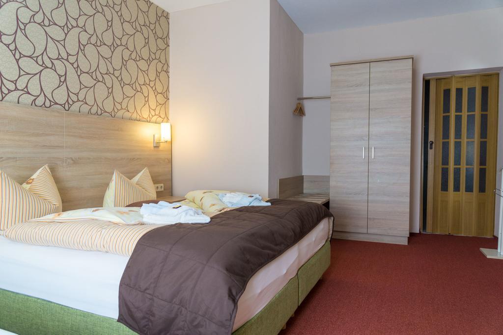 Hotel Zur Post In Вурцен Экстерьер фото