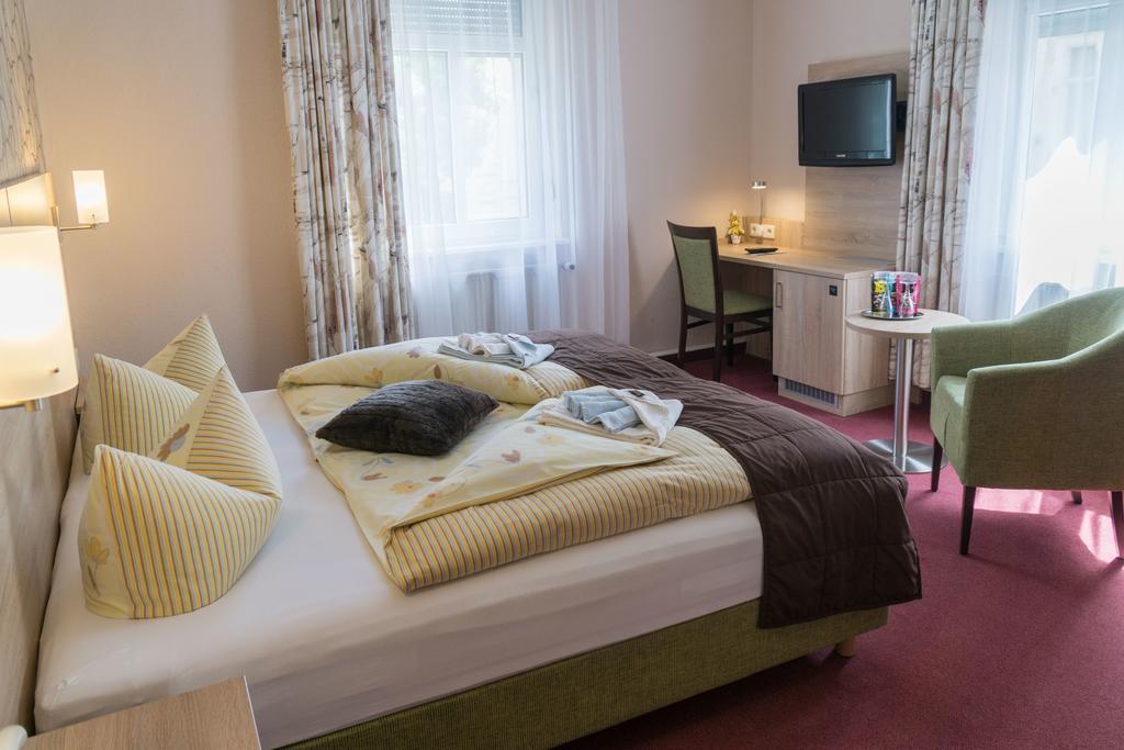 Hotel Zur Post In Вурцен Экстерьер фото