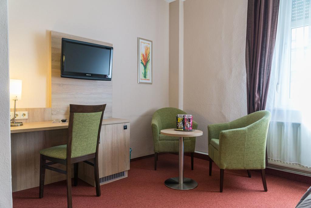 Hotel Zur Post In Вурцен Экстерьер фото