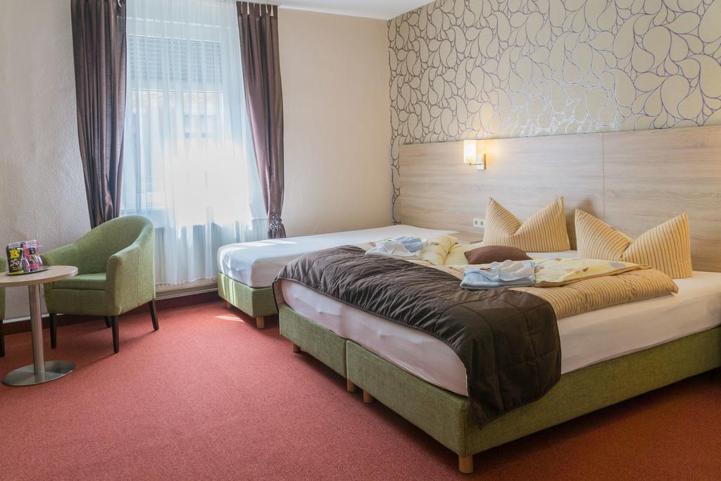 Hotel Zur Post In Вурцен Экстерьер фото
