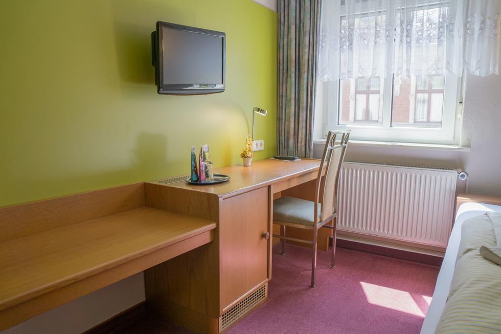 Hotel Zur Post In Вурцен Экстерьер фото