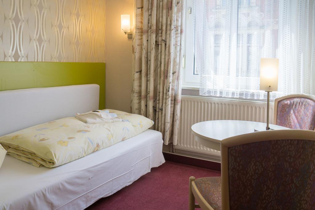 Hotel Zur Post In Вурцен Экстерьер фото