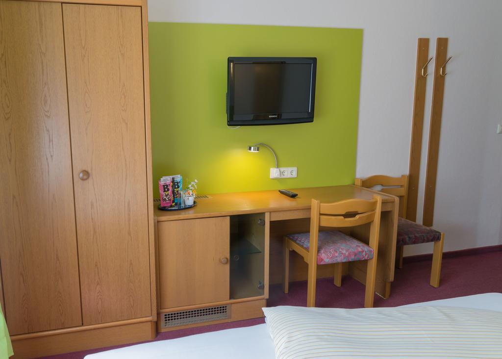 Hotel Zur Post In Вурцен Экстерьер фото