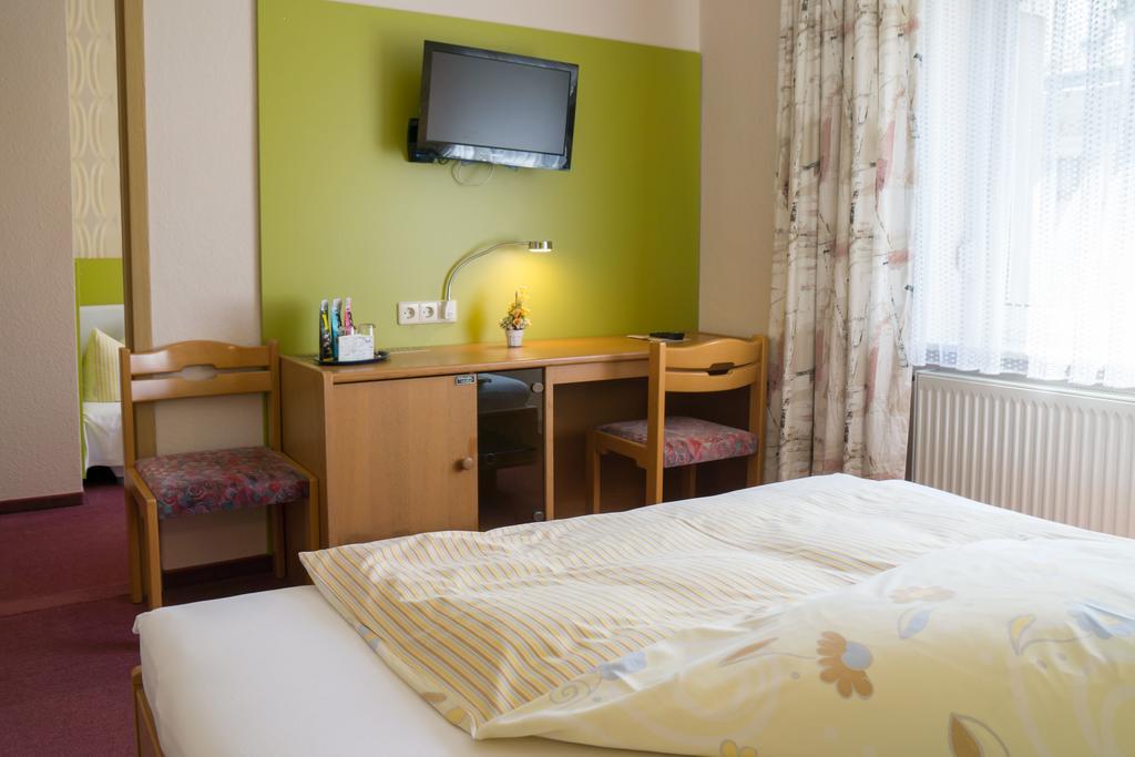 Hotel Zur Post In Вурцен Экстерьер фото