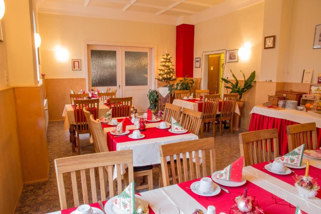 Hotel Zur Post In Вурцен Экстерьер фото
